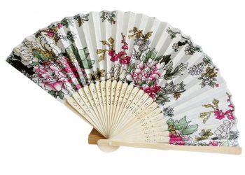 خوفا من كورونا.. مهرجان سالزبرج يطلب من الجمهور عدم استخدام المراوح اليدوية