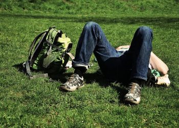 6 عادات صحية يابانية تطيل العمرمنها الإسترخاء وسط الخضرة