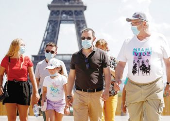 باريس تفرض وضع الكمامات لمكافحة كورونا