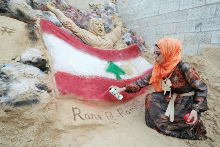 «احنا لبعض».. فنانة فلسطينية تتضامن مع لبنان بمنحوتة فريدة 1 «احنا لبعض».. فنانة فلسطينية تتضامن مع لبنان بمنحوتة فريدة