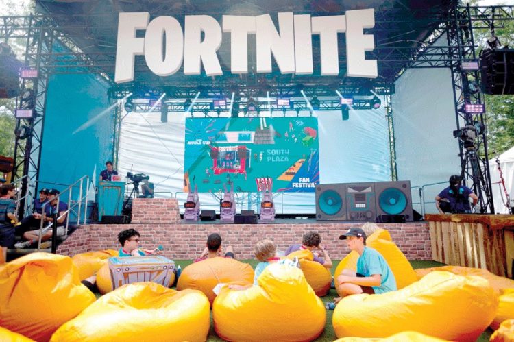 آبل وجوجل تقرران سحب لعبة «فورتنايت» من متجرهما للتطبيقات 1 آبل وجوجل تقرران سحب لعبة «فورتنايت» من متجرهما للتطبيقات