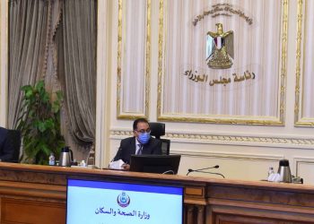 مدبولى يشدد على ضرورة الاستمرار في اتباع الإجراءات الاحترازية اللازمة لمواجهة فيروس كورونا