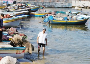 إسرائيل تغلق منطقة صيد السمك في غزة بعد إطلاق صواريخ