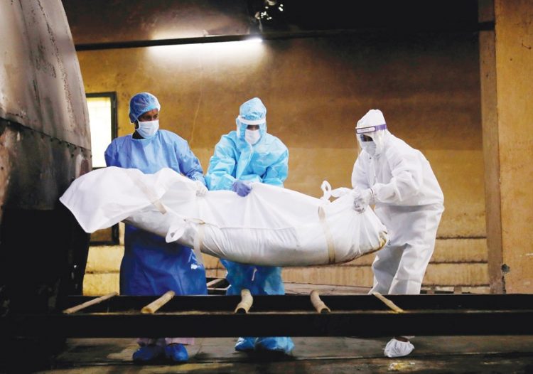 أكثر من 50 ألف وفاة بكورونا في الهند مع تفشيه خارج المدن الكبرى 1 أكثر من 50 ألف وفاة بكورونا في الهند مع تفشيه خارج المدن الكبرى