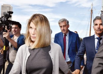 الحبس لممثلة أمريكية لإدانتها بالغش في التعليم