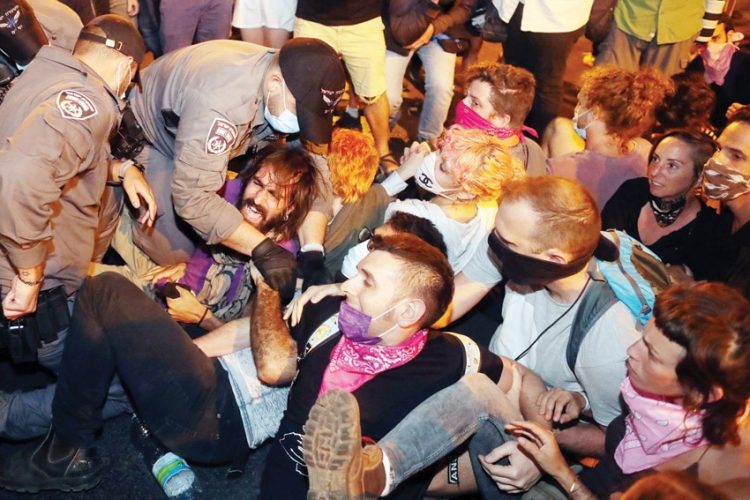 صدامات خلال تظاهرة جديدة ضد نتنياهو في القدس 1 صدامات خلال تظاهرة جديدة ضد نتنياهو في القدس