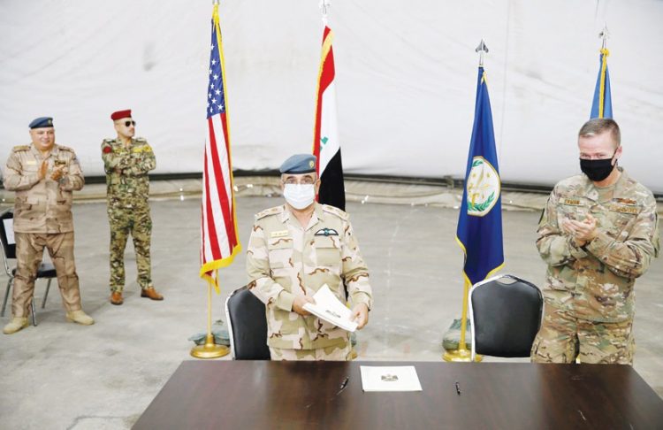 قوات التحالف بقيادة أمريكا تنسحب من قاعدة التاجي العراقية 1 قوات التحالف بقيادة أمريكا تنسحب من قاعدة التاجي العراقية