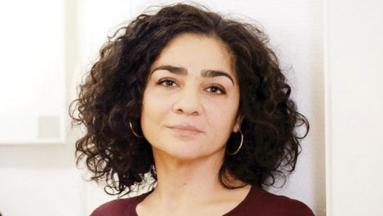 لبنانية تفوز بجائزة فرنسية عريقة عن روايتها الأولي