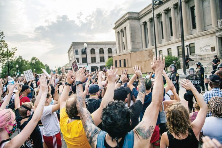 ضحية جديدة لشرطة الولايات المتحدة تشعل الغضب مجددا 1 ضحية جديدة لشرطة الولايات المتحدة تشعل الغضب مجددا