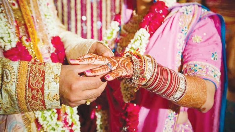 بسبب عدم تشاجره معها.. هندية تطلب الطلاق من زوجها 1 بسبب عدم تشاجره معها.. هندية تطلب الطلاق من زوجها