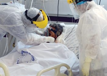 اختبارات إلزامية وتتبع مصابي كورونا لتجنب موجة ثانية من الفيروس