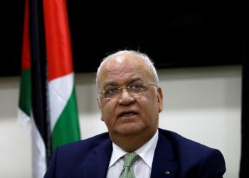 عريقات يثمن موقف حمد آل خليفة وتأكيده تحقيق السلام وفقا لحل الدولتين