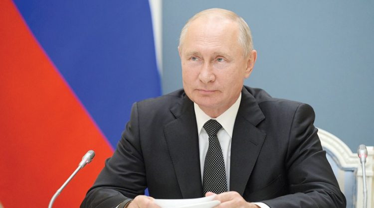 بوتين يكشف عن حالة ابنته الصحية بعد خضوعها للقاح كورونا