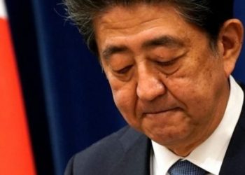 رئيس وزراء اليابان يستقيل من منصبه لأسباب صحية