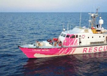 خفر السواحل الإيطاليون يجلون49 مهاجرا من على متن سفينة بانسكي