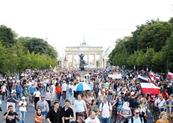 احتجاجات في أوروبا ضد تدابير احتواء وباء كورونا