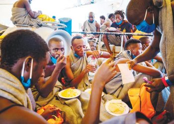 إجلاء أخر المهاجرين عن سفينة بانسكي