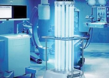 روبوت لتعقيم الغرف باستخدام الأشعة فوق البنفسجية