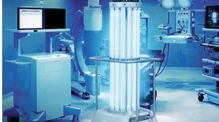 روبوت لتعقيم الغرف باستخدام الأشعة فوق البنفسجية