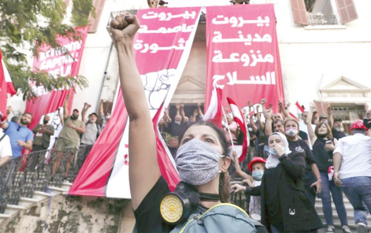 تظاهرات غاضبة وسط العاصمة اللبنانية تطالب برحيل عون ودياب 1 تظاهرات غاضبة وسط العاصمة اللبنانية تطالب برحيل عون ودياب