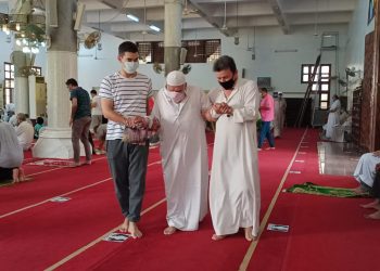 مجمع عمر بن الخطاب بوادي حوف يشهد “عيد الجمعة” وفرحة المصلين بأول خطبة