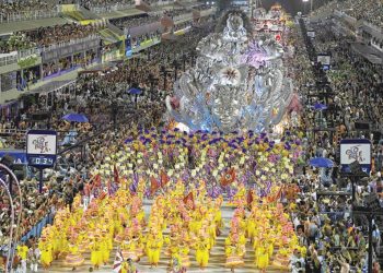 البرازيل ترجئ أشهر كرنفال بالعالم يجذب الملايين سنويا
