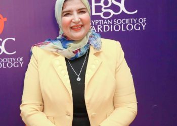الدكتورة جميلة نصر رئيسة لقسم القلب والأوعية الدموية بجامعة قناة السويس