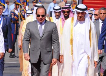 ولي عهد أبوظبي يبحث تعزيز التعاون الأمني المشترك في اتصال هاتفي مع الرئيس السيسي