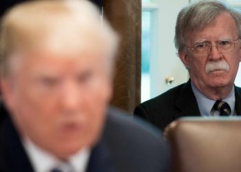 فتح تحقيق جنائي بشأن كتاب مستشار “ترامب” السابق