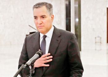الرئيس اللبناني يكلف السفير مصطفى أديب بتشكيل حكومة جديدة