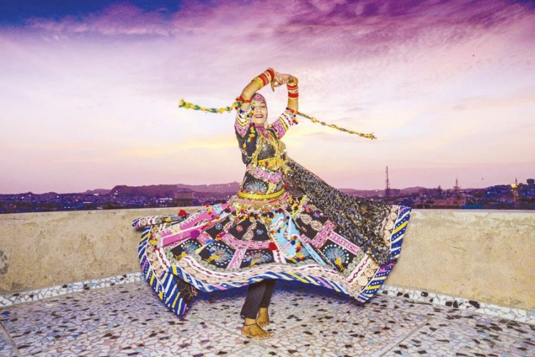 راقصات راجستان الهندية ينقلن فنهن إلى شبكة الإنترنت بسبب الجائحة 1 راقصات راجستان الهندية ينقلن فنهن إلى شبكة الإنترنت بسبب الجائحة