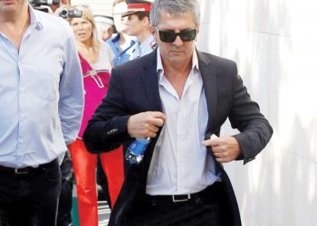 والد ميسي يطير إلى برشلونة