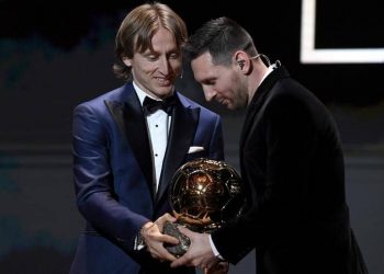 مودريتش يعلق “بعقلانية” على رحيل ميسي: انظروا إلينا