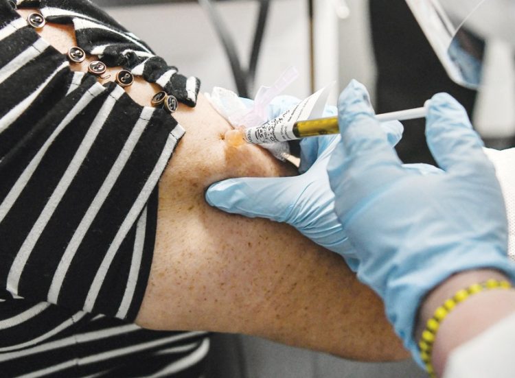 إدارة ترامب تطلب من الولايات الاستعداد لتوزيع لقاح ضد كورونا بعد شهرين