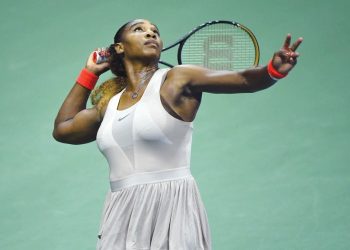 سيرينا إلى الدور الثالث