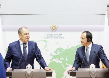 لافروف يعلن استعداد روسيا للمساعدة في تخفيف التوتر في شرق المتوسط