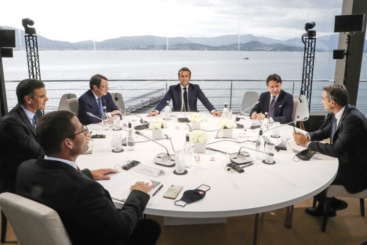 ماكرون يدعو الاتحاد الأوروبي إلى الوقوف في جبهة مشتركة في مواجهة تركيا 1 ماكرون يدعو الاتحاد الأوروبي إلى الوقوف في جبهة مشتركة في مواجهة تركيا