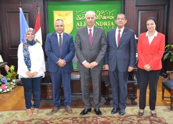 رئيس أكاديمية البحث العلمي ورئيس جامعة الإسكندرية يوقعا عقد اتفاق إنشاء لجنه قومية للتنمية المستدامة