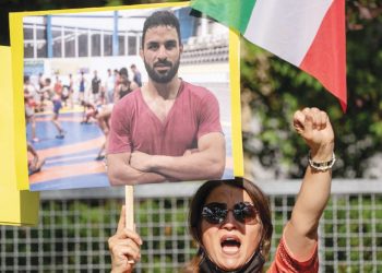 الاتحاد الأوروبي يدين «بأشد العبارات» إعدام المصارع الإيراني