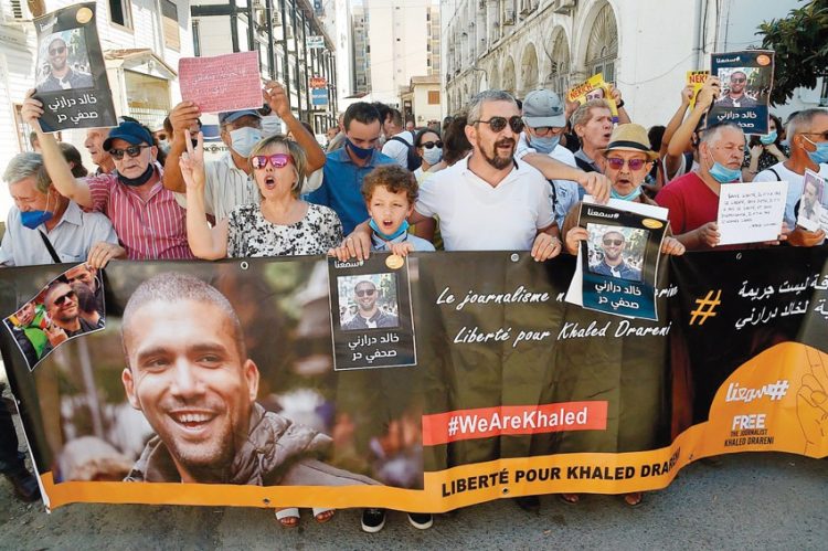 حكم بالسجن عامين بحق الصحفي الجزائري خالد درارني 1 بومبيو: أسلحة حزب الله تهدد بنسف جهود فرنسا في لبنان