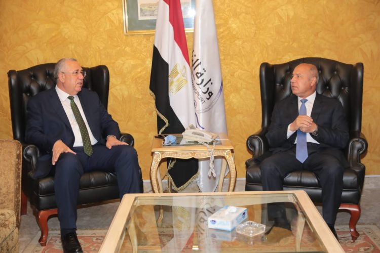 وزير النقل ووزير الزراعة وقيادات وزارة التجارة والصناعة يبحثون سبل التكامل فى المشروعات التي تنفذها الوزارات لتحفيز بيئة الاستثمار وإحداث التنمية الاقتصادية المنشودة
