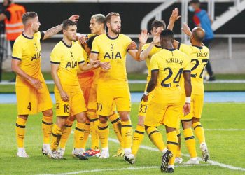 اعتبار توتنهام فائزا في مباراته ضد ليتون أورينت بسبب كورونا