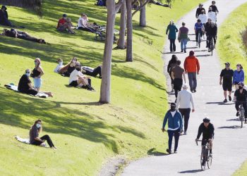 وفيات كورونا تقترب من المليون عالميا إيمان عوني مقلد ملبورن