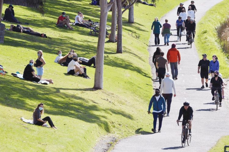 وفيات كورونا تقترب من المليون عالميا إيمان عوني مقلد ملبورن 1 وفيات كورونا تقترب من المليون عالميا إيمان عوني مقلد ملبورن