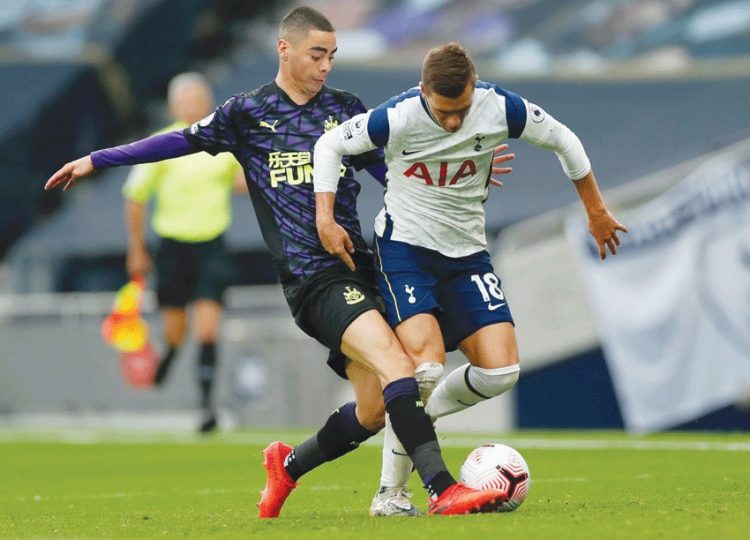 نيوكاسل يخطف نقطة ثمينة من توتنهام 1 نيوكاسل يخطف نقطة ثمينة من توتنهام