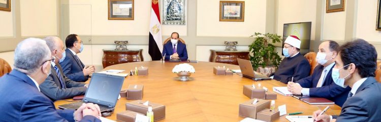 الرئيس يوجه بمنح مكافآت تميز علمي للعاملين بوزارة الأوقاف من الحاصلين على درجتي الماجستير والدكتوراه