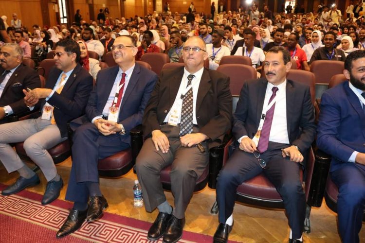 انطلاق اليوم المصري لطب الأسنان