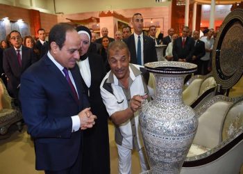 الرئيس السيسي يفتتح معرض “تراثنا” للحرف اليدوية والتراثية
