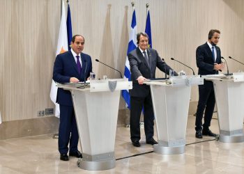 الرئيس السيسي يعود إلى أرض الوطن بعد مشاركته في قمة نيقوسيا