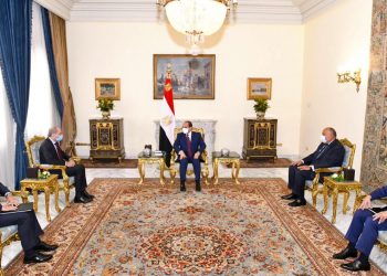 السيسي يشدد على ضرورة تثبيت الوضع في ليبيا وفق الخطوط المعلنة “سعياً للحل السياسي”